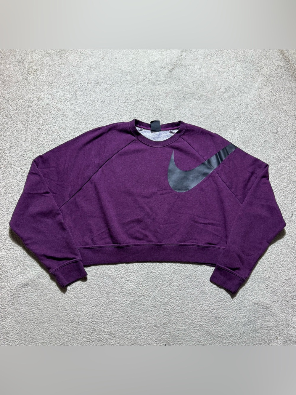 Nike‎ Sweatshirt Womens Medium Purple Dri-Fit Cropped Long Sleeve Crew Neck Top